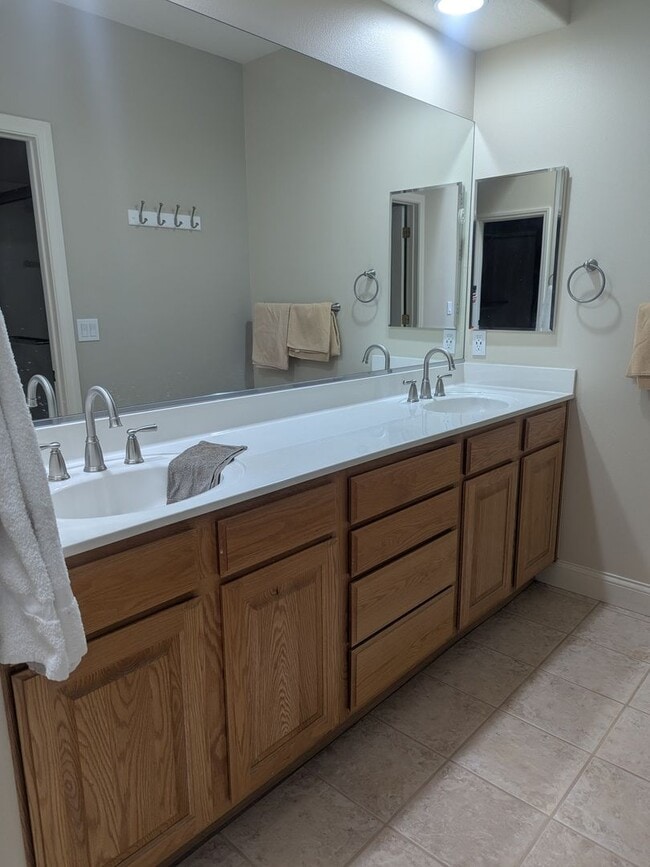 Building Photo - Furnished 3-Bedroom Townhome with Stunning...