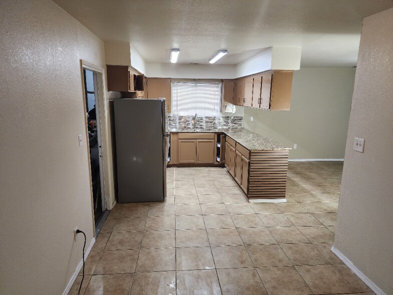 Building Photo - 855 S T St