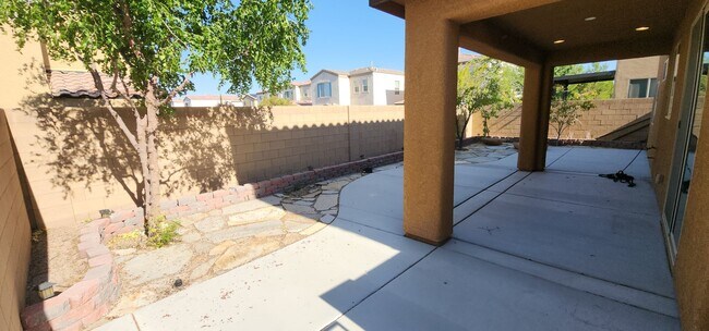 Building Photo - Beautiful 4BED / 3BATH home!