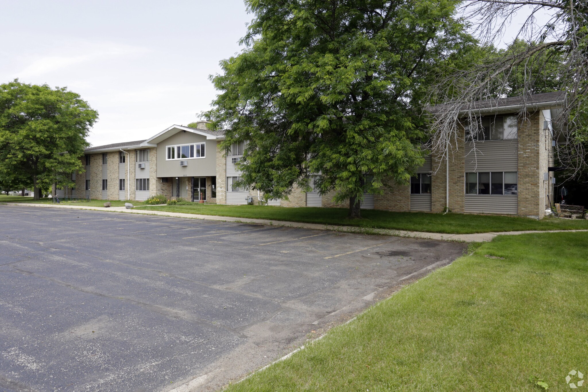Seville Apartments 1011 W Shaw Ct Whitewater WI 53190 Apartment Finder