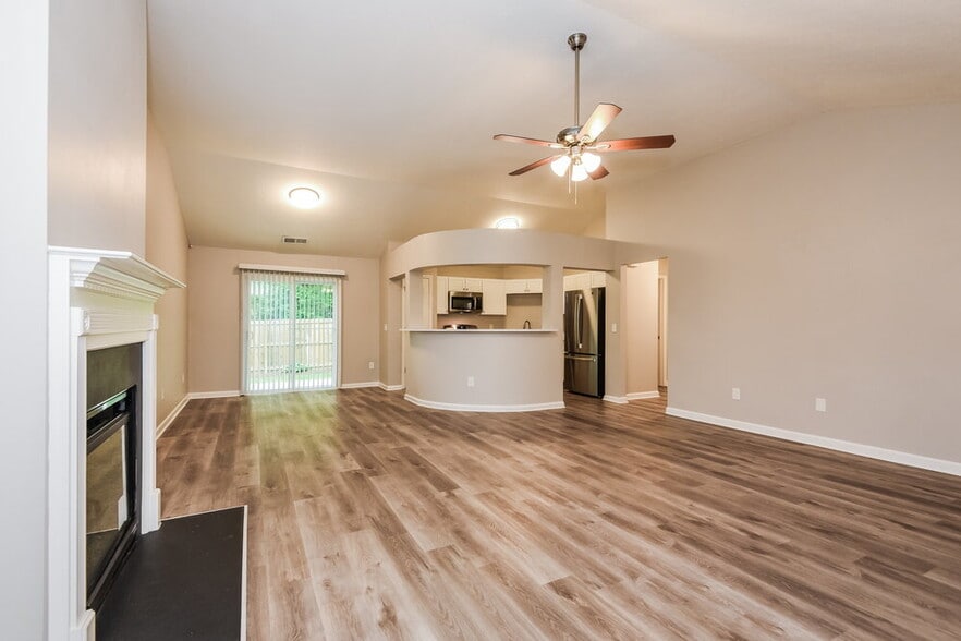 Building Photo - 412 Redwood Trail