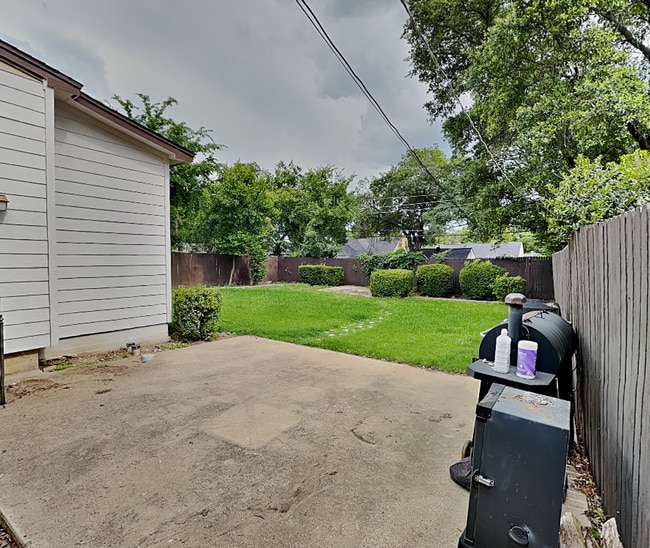 Building Photo - Designer Updates, Timeless Charm & an Unbeatable Fort Worth Location!