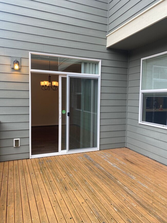 Building Photo - 4 Bedroom Home in the Heart of Sammamish! ...