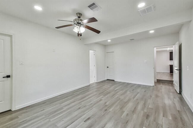 Building Photo - 6315 Overdale St