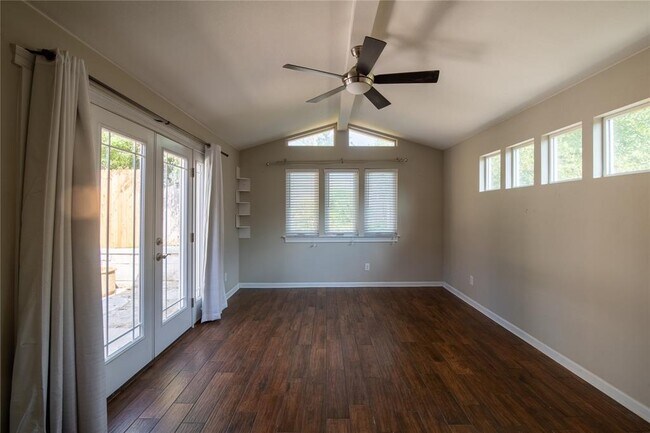 Building Photo - 4805 Creekwood Rd