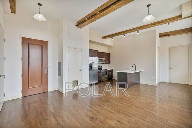 Building Photo - 154 Ave E