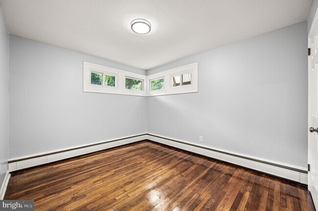 Building Photo - 25 Pennsbury Way E