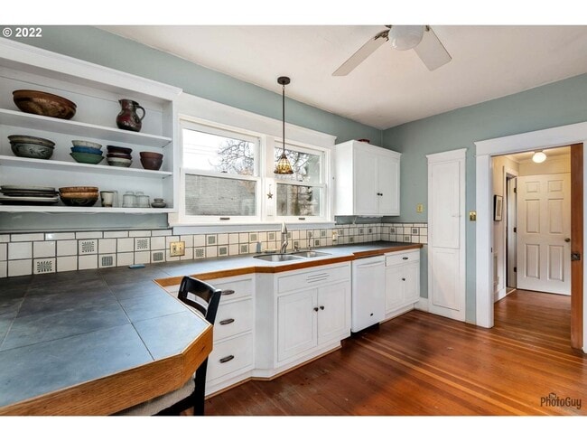 Building Photo - 4 Bedroom House Near Downtown Eugene