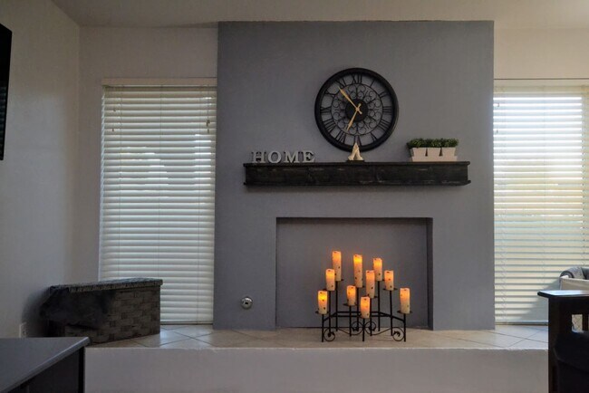 Building Photo - 3 bedroom, Fully Furnished Home