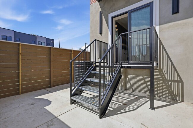 Building Photo - 2409 N 33rd St