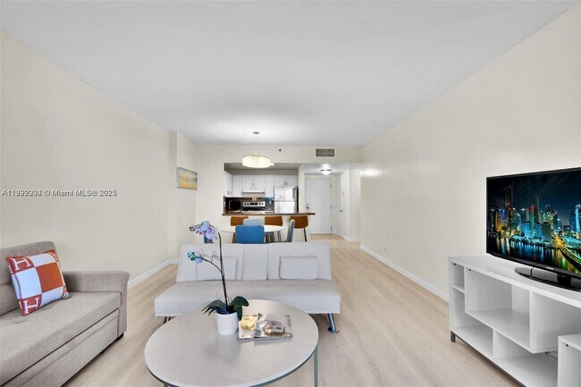 Building Photo - 2301 Collins Ave
