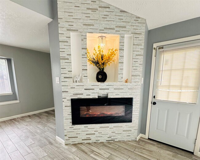 Building Photo - 2115 Barrington Pl Dr