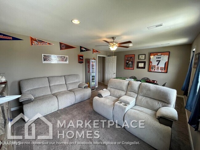 Building Photo - 1129 Cloud View Dr