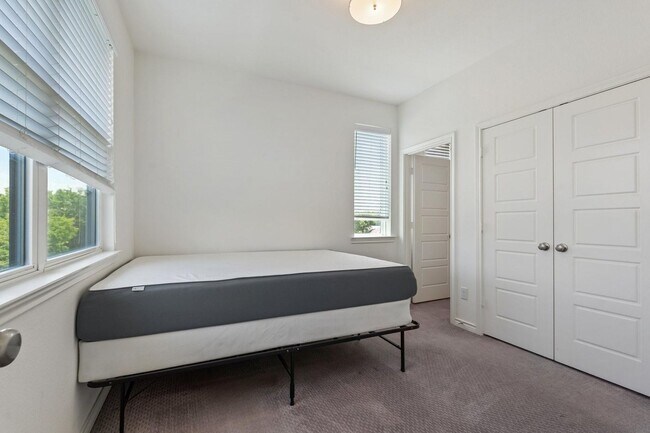 Building Photo - 2830 Addison Park Ln