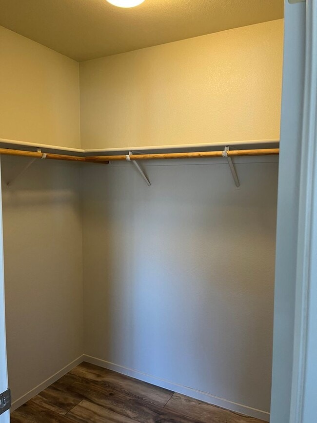 Building Photo - Two Bedroom Townhouse Style Apartment with Garage - Northwest Santa Rosa