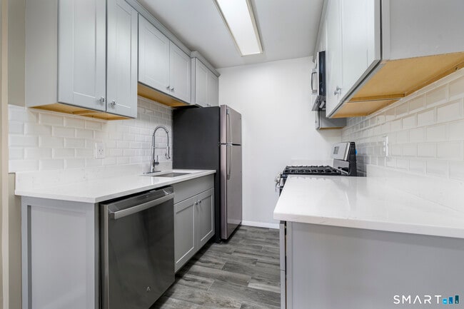 Building Photo - 140 Grove St