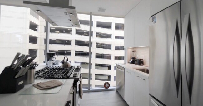 Building Photo - 4 E Huron St