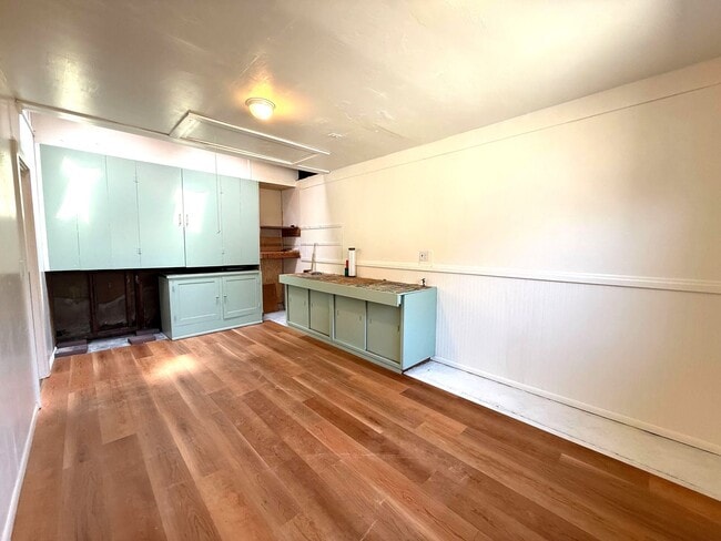 Building Photo - Charming Monterey Home in Quiet Neighborho...