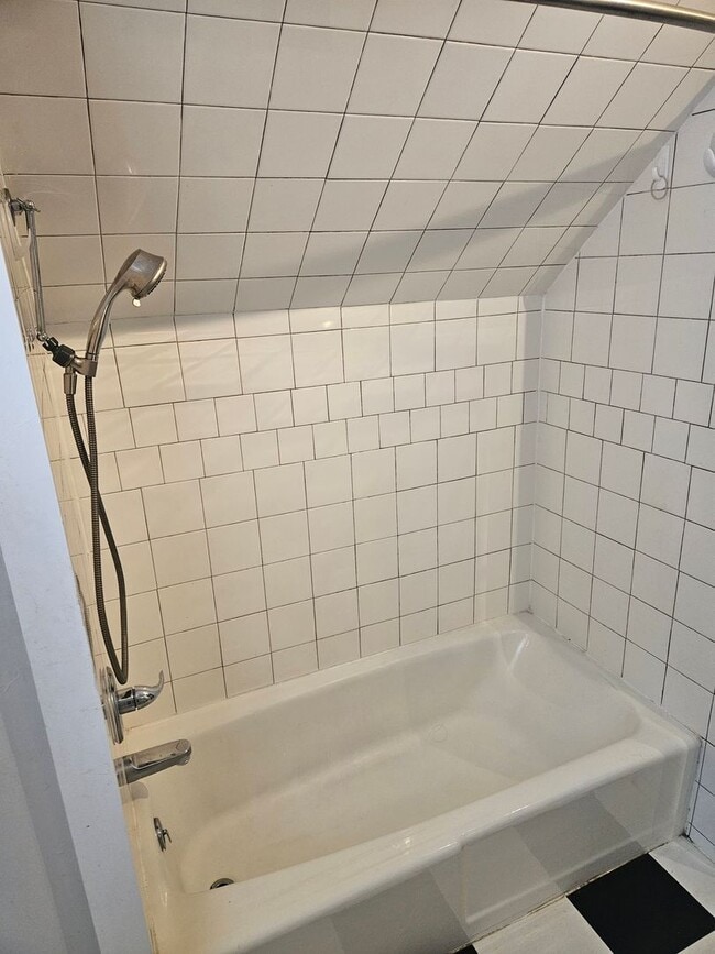 Building Photo - 318-320 W Myrtle