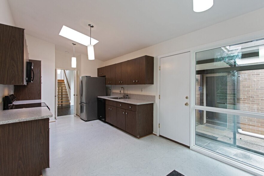 Building Photo - 7036 Buxton Terrace