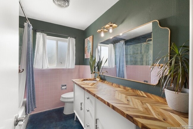 Building Photo - 1228 Rivercrest Dr