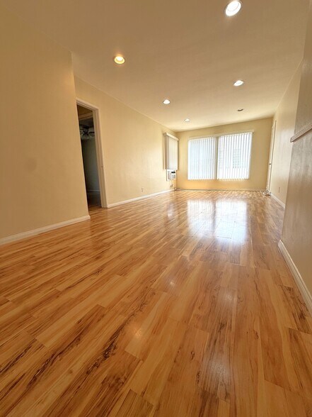 Building Photo - 1721 N Glenoaks Blvd