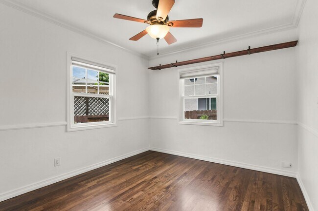 Building Photo - 4740 W Mountain View Dr