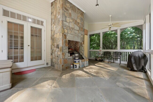 Building Photo - 134 Valley Rd