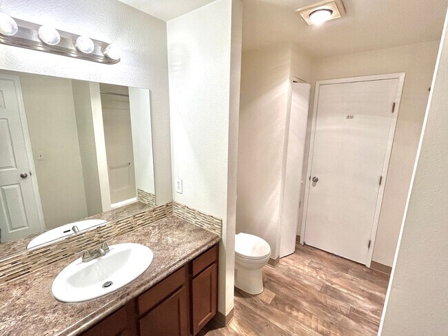 Building Photo - GREEJ03