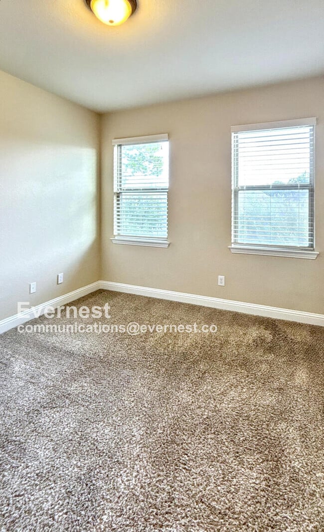 Building Photo - 2233 Zenith Ave