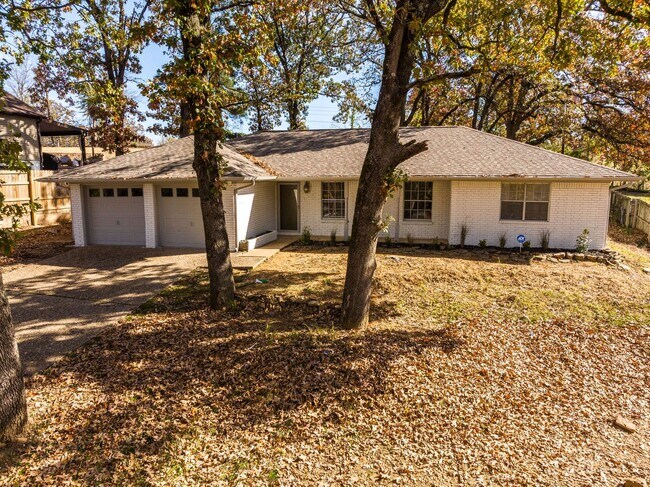 Building Photo - Freshly Updated 3 Bedroom House