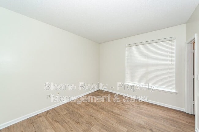 Building Photo - 45 Sycamore Ave