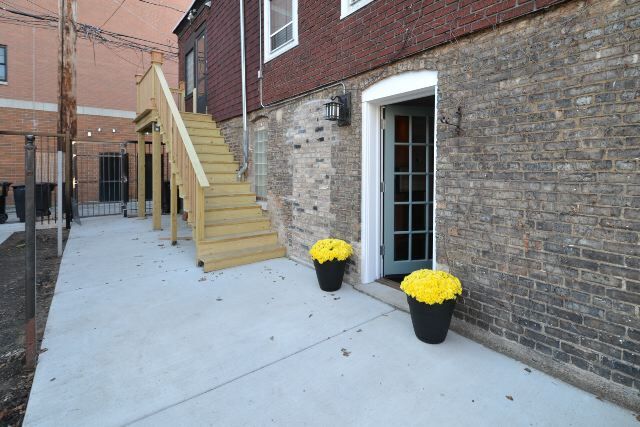 Building Photo - 1415 W Byron St