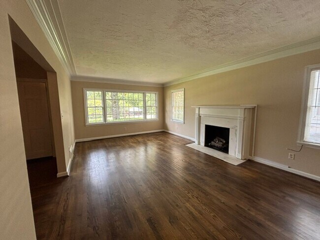 Building Photo - 1531 Iris Dr