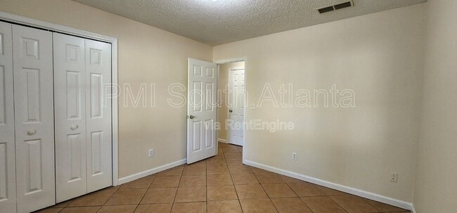 Building Photo - 2735 Stanton Woods Dr SE