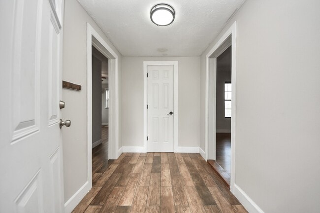 Building Photo - 215 St Charles Dr