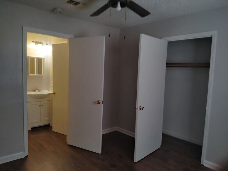 Building Photo - 3705 Brickmont Dr