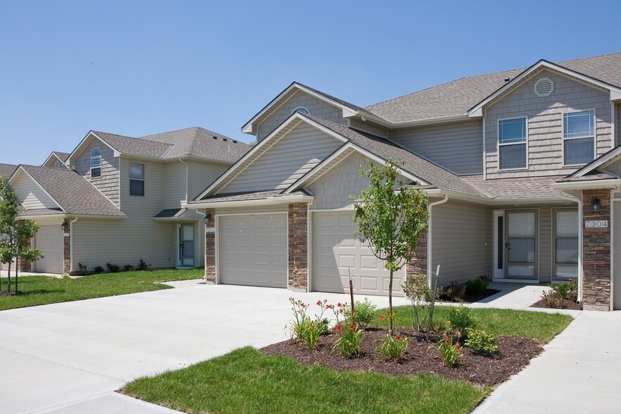 Primary Photo - Arbor Mist Townhomes