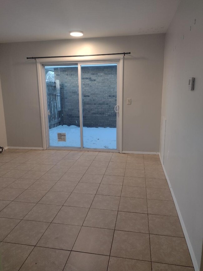 Primary Photo - 101 E Ave B