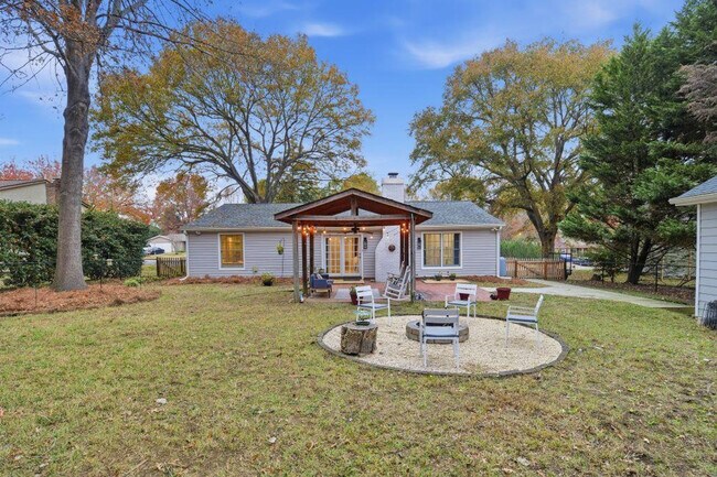 Building Photo - 7417 Shadowlake Dr