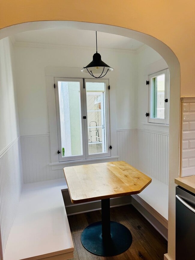 Building Photo - Remodelled Two Bedroom Home + Office for Rent in LB!