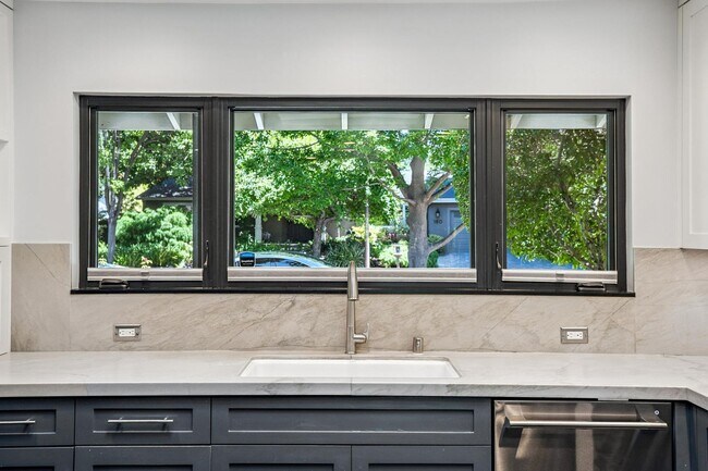 Building Photo - Renovated Linfield Oaks Retreat with Private Garden and Guest Studio