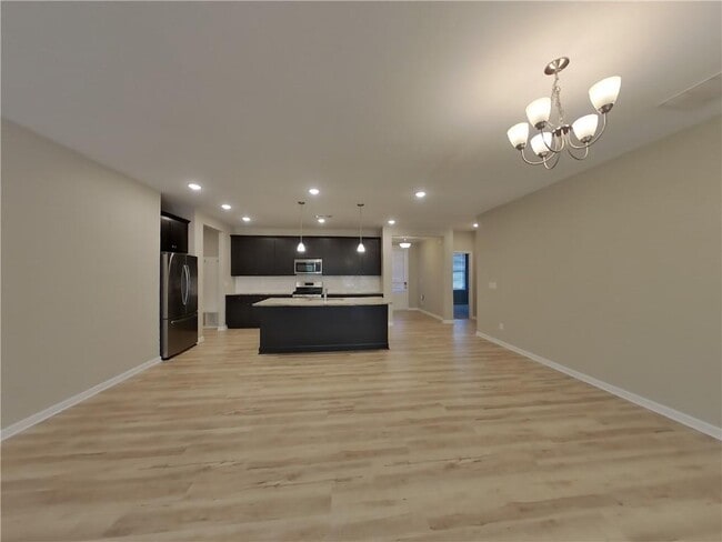 Building Photo - 173 Everett Sq