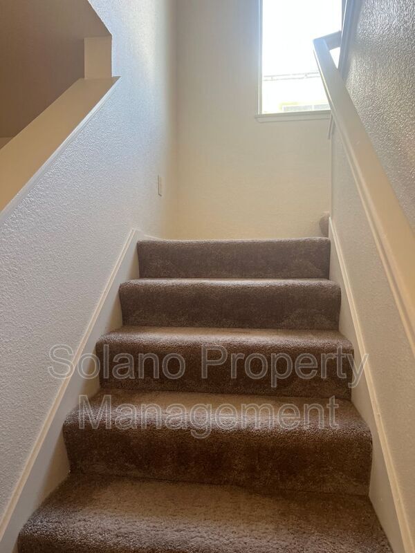 Building Photo - 556 Regency Cir