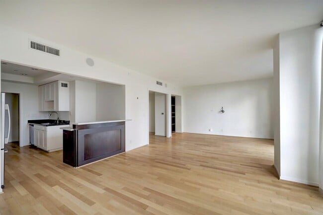 Building Photo - 5110 San Felipe St