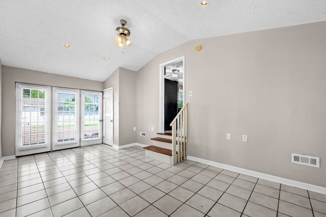 Building Photo - 3308 W Hamilton Ave