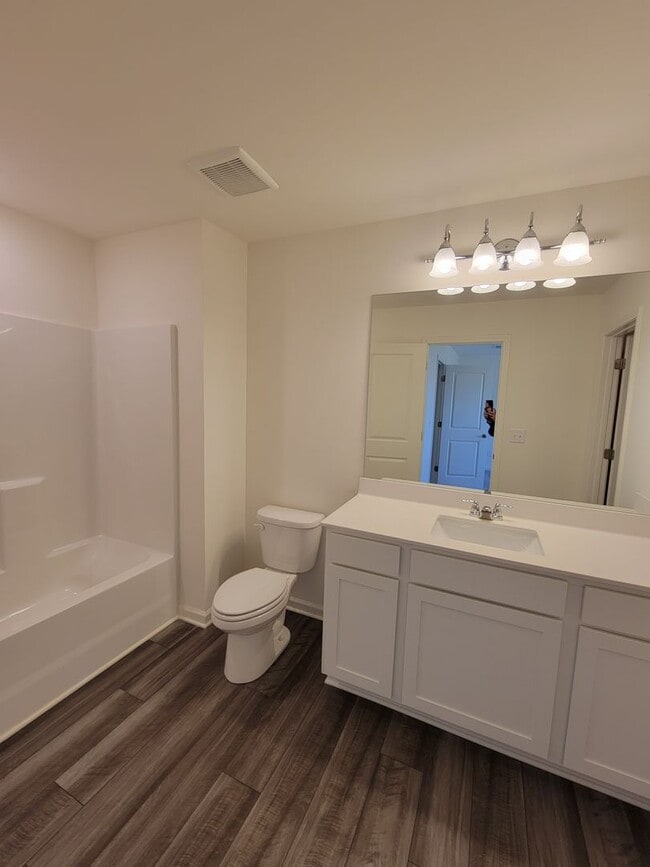 Building Photo - Townhome in McDonough!