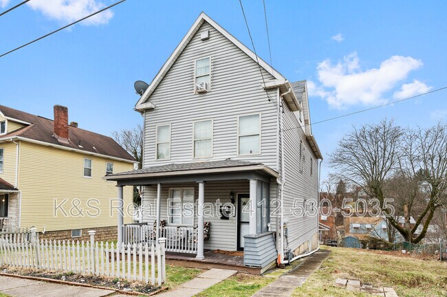 Primary Photo - 2410 Collins St