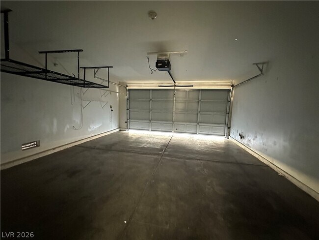 Building Photo - 8275 Cedar Leaf Dr