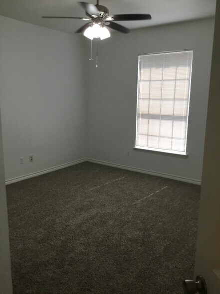 Building Photo - 2909 Whisper Oaks Ln